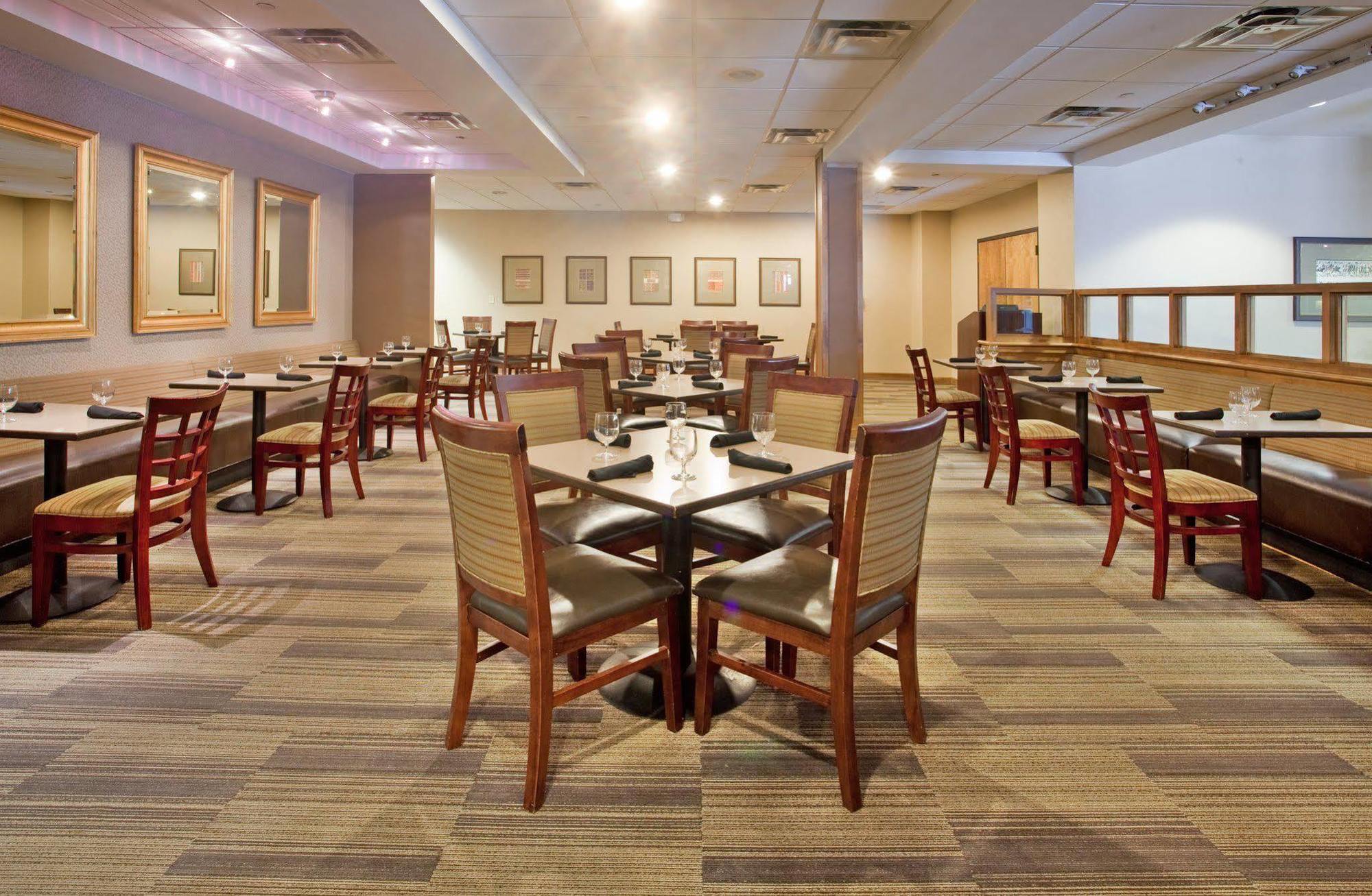 Country Club Plaza 3*