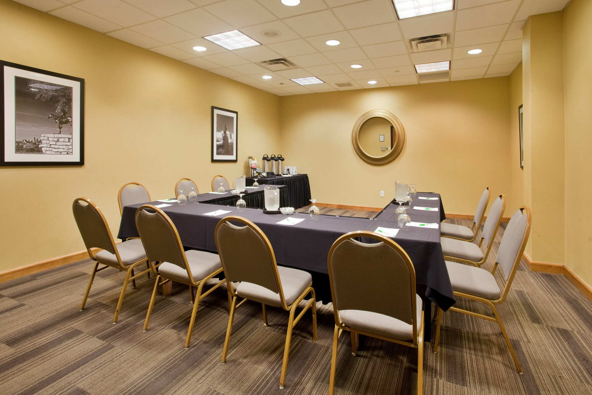 Country Club Plaza Hotel