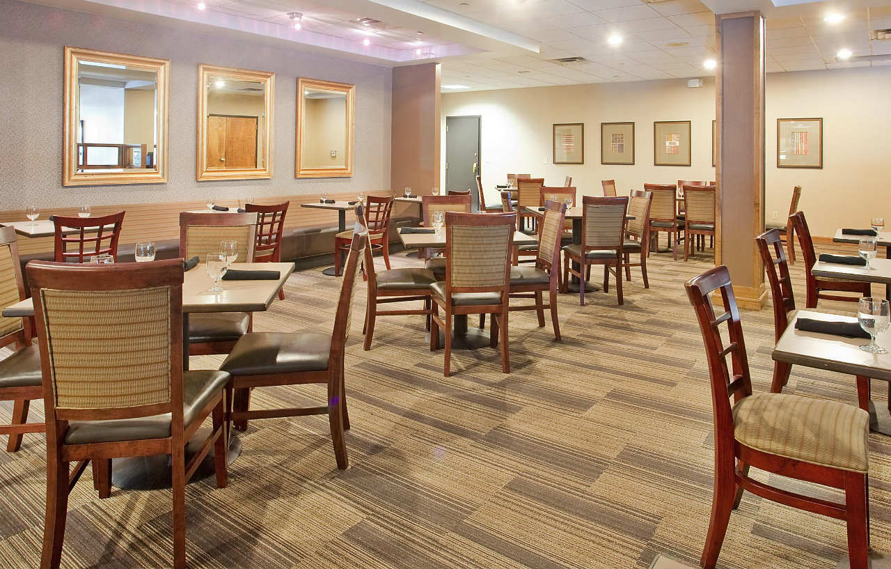 Country Club Plaza 3*
