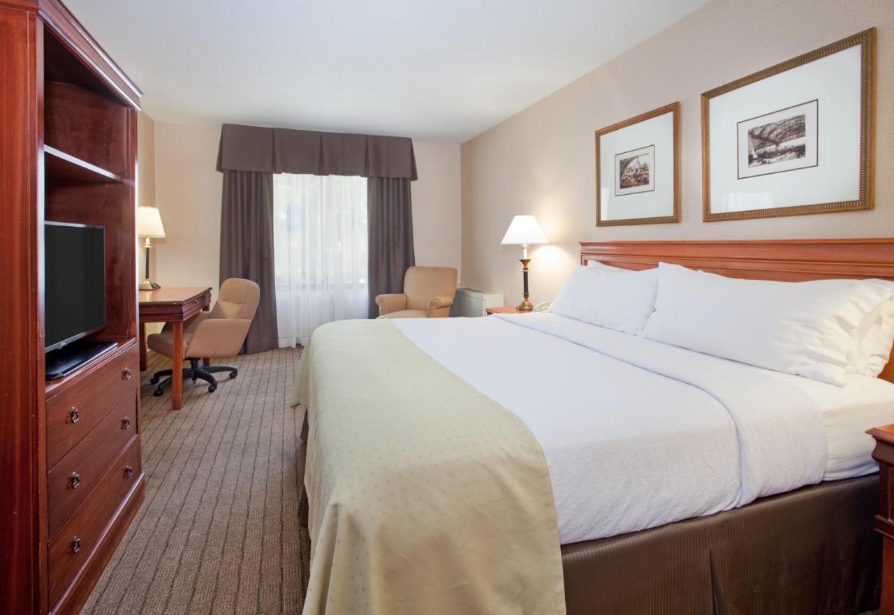Country Club Plaza Hotel